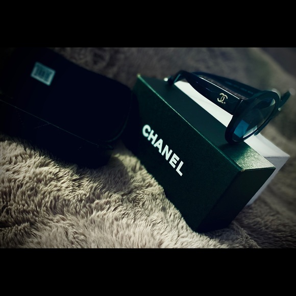 Classic Chanel Sunglasses - Picture 4 of 4